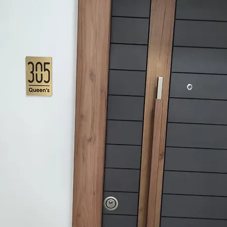 Queen's Mamaia North アパート ナボダリ