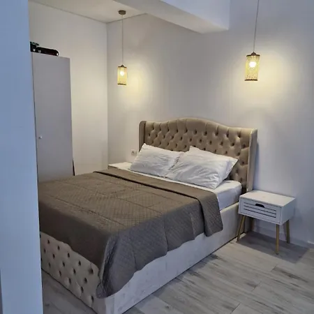 Queen's Mamaia North *