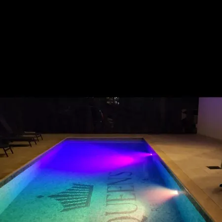 Queen's Mamaia North ナボダリ